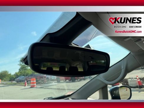 Used 2023 Chrysler Pacifica Touring-L FWD image 29