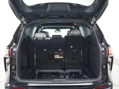 Used 2025 Toyota Sienna LE AWD/4WD image 18