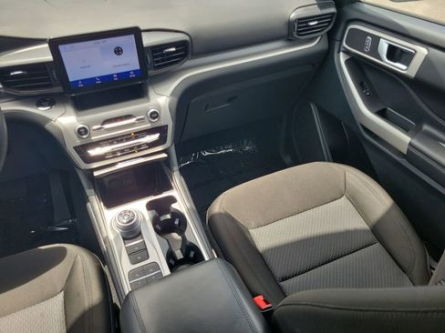 Used 2023 Ford Explorer XLT image 18