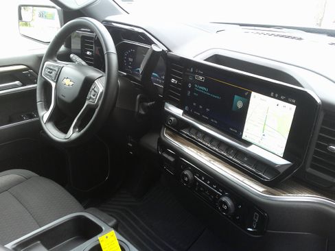 Used 2026 Chevrolet Silverado 1500 LT AWD/4WD image 25