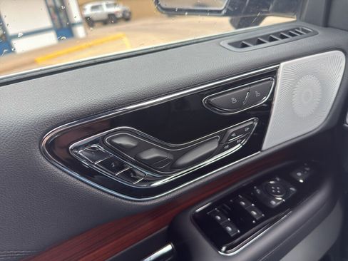 Used 2024 Lincoln Navigator Reserve AWD/4WD image 19