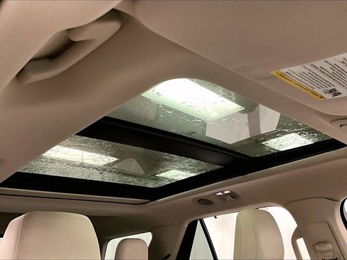 Certified 2020 Ford Explorer Platinum w/ Premium Technology Package image 21