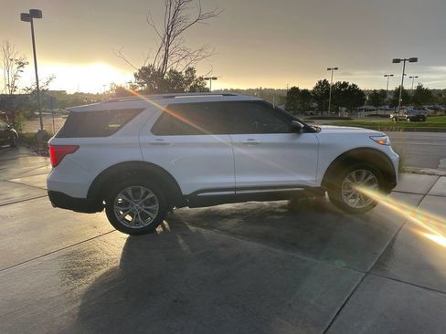 Used 2023 Ford Explorer Limited AWD/4WD image 8