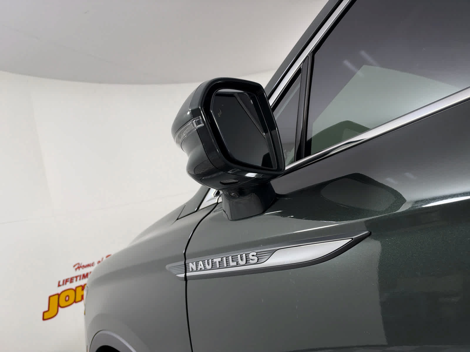 Used 2023 Lincoln Nautilus Reserve w/ Equipment Group 201A AWD/4WD image 13