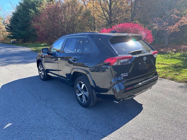 Used 2022 Toyota RAV4 SE w/ Weather & Moonroof Package AWD/4WD image 5