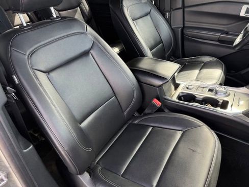 Used 2020 Ford Explorer XLT w/ Equipment Group 202A image 12