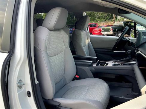 Used 2022 Toyota Sienna LE image 8