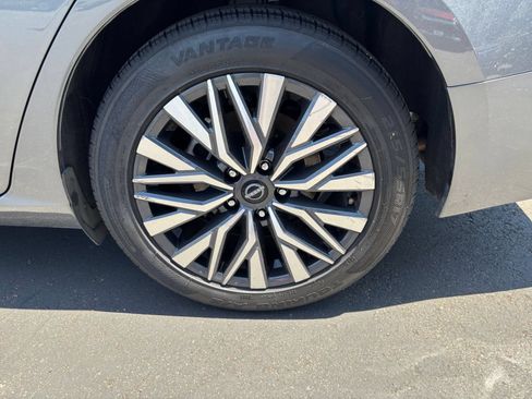 Used 2025 Nissan Altima 2.5 SV FWD image 25