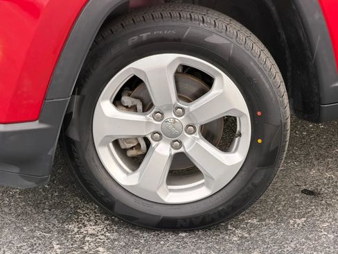 Used 2019 Jeep Compass Latitude w/ Popular Equipment Group AWD/4WD image 3