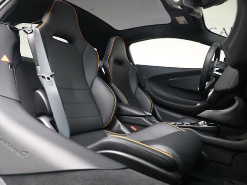 Used 2023 McLaren GT RWD image 27