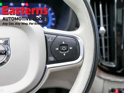 Used 2022 Volvo XC60 B5 Momentum AWD/4WD image 16