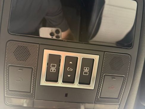 Used 2021 Land Rover Discovery HSE R-Dynamic AWD/4WD image 31