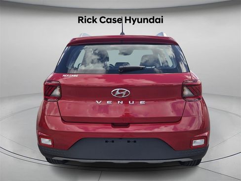 Certified 2023 Hyundai Venue Limited w/ Cargo Package image 6