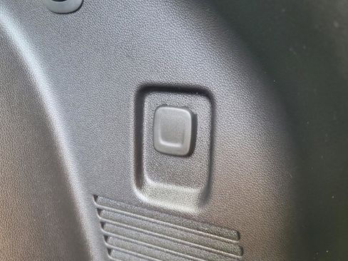 Used 2023 Chevrolet Blazer LT image 6