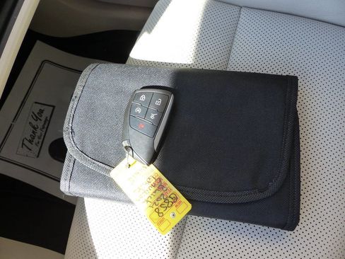 Used 2021 Buick Envision Essence image 35