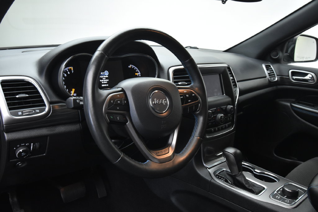 Used 2019 Jeep Grand Cherokee Laredo AWD/4WD image 12