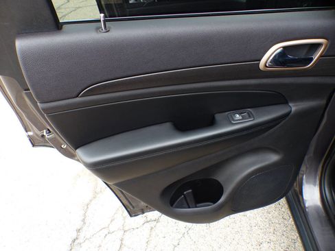 Used 2016 Jeep Grand Cherokee Laredo w/ Quick Order Package 23E image 16