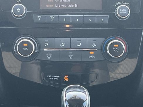 Used 2017 Nissan Rogue S FWD image 16