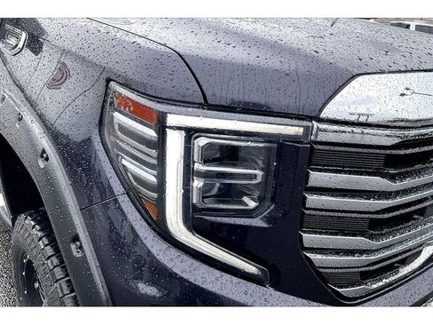 Used 2024 GMC Sierra 1500 SLT w/ SLT Premium Plus Package AWD/4WD image 29