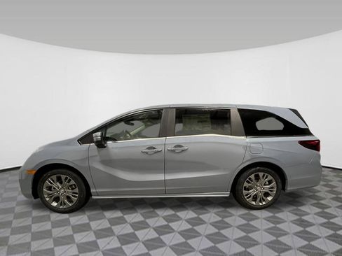 New 2026 Honda Odyssey Touring image 3
