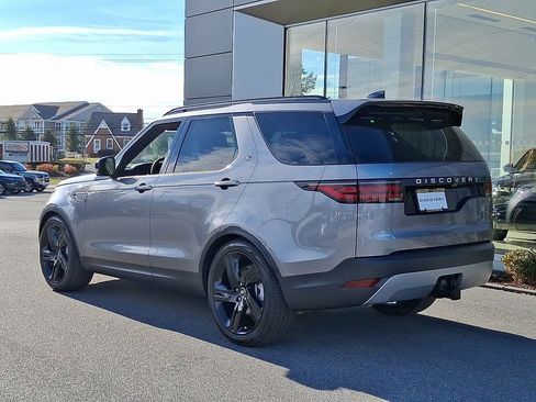 New 2025 Land Rover Discovery S image 4