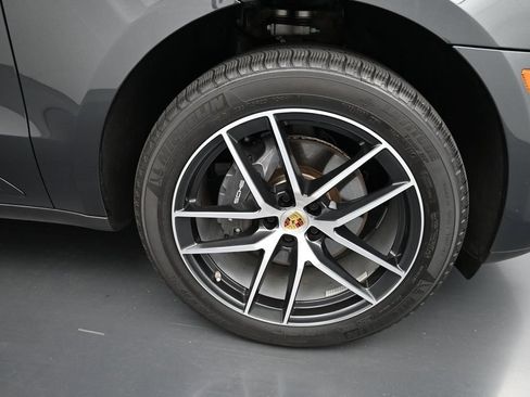 Certified 2025 Porsche Macan w/ Premium Package Plus AWD/4WD image 31