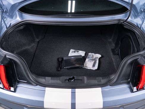 Used 2022 Ford Mustang Shelby GT500 w/ Carbon Fiber Track Pack image 28