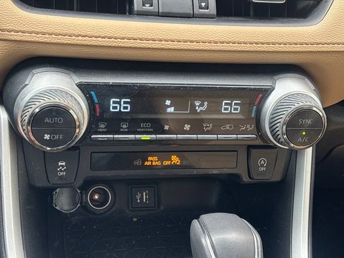 Used 2023 Toyota RAV4 XLE Premium image 12