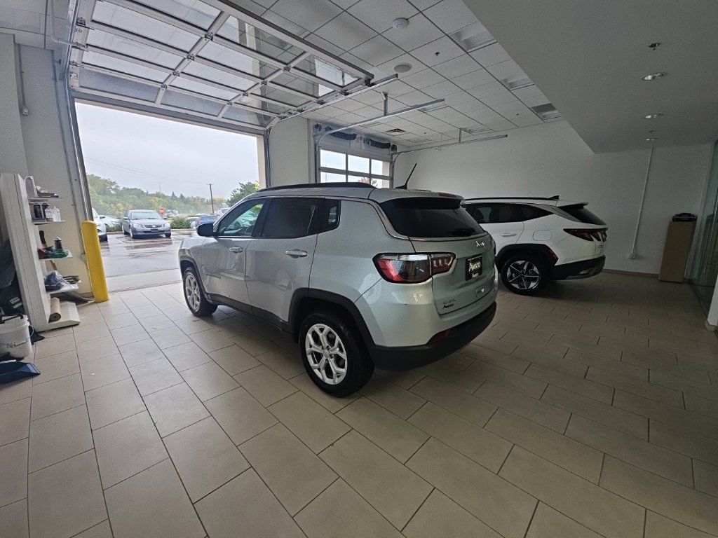 Used 2024 Jeep Compass Latitude AWD/4WD image 3