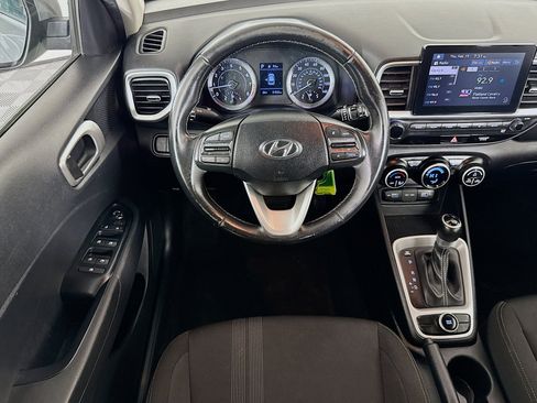 Used 2022 Hyundai Venue SEL image 16