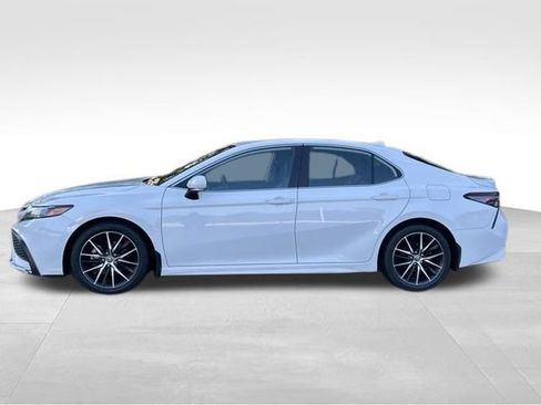 Used 2022 Toyota Camry SE w/ Cold Weather Package AWD/4WD image 2