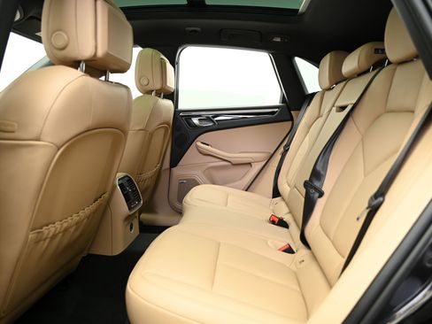 Used 2025 Porsche Macan image 34