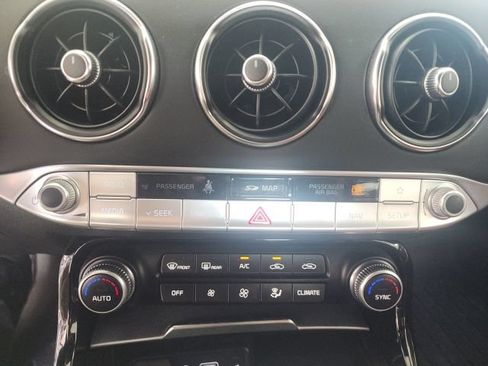 Used 2019 Kia Stinger GT2 AWD/4WD image 17