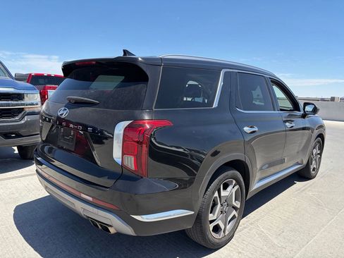 Used 2024 Hyundai Palisade Limited FWD image 2