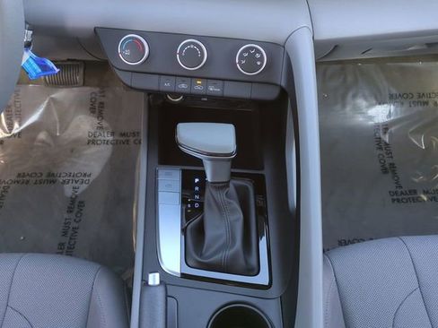 New 2026 Hyundai Elantra SE FWD image 18