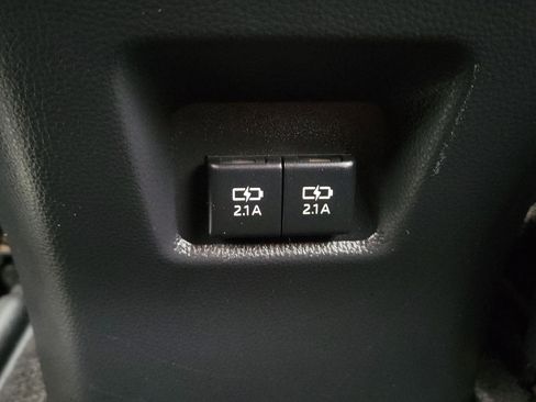 Used 2020 Toyota RAV4 XLE Premium image 12