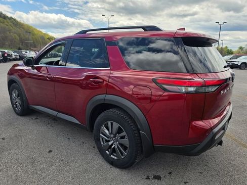 Used 2022 Nissan Pathfinder SV AWD/4WD image 7
