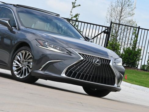 Used 2025 Lexus ES 350 Ultra Luxury w/ Accessory Package (Z2) FWD image 36