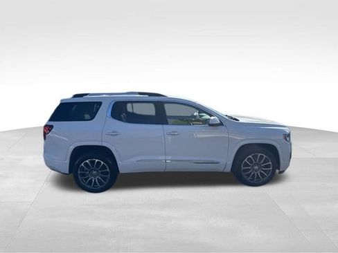 Used 2023 GMC Acadia Denali image 2