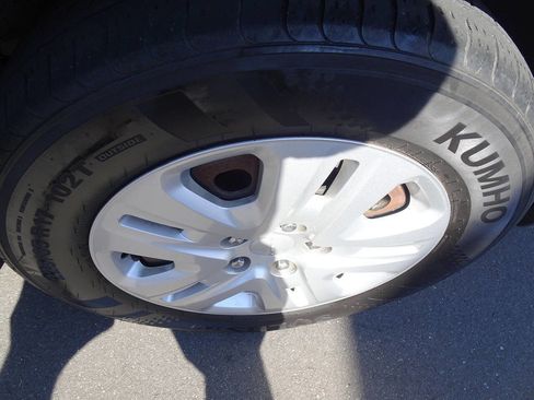 Used 2013 Dodge Grand Caravan SE image 10