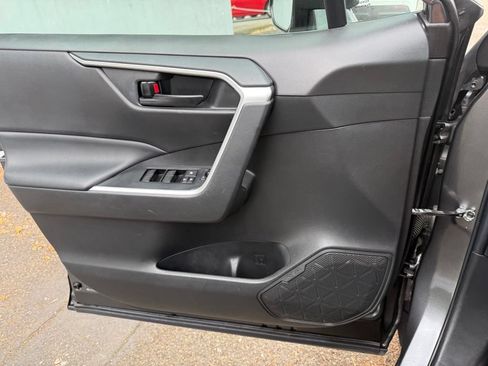 Certified 2021 Toyota RAV4 LE w/ Carpet Mat Package (TMS) AWD/4WD image 21