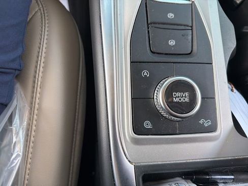 Used 2024 Ford Explorer XLT w/ Equipment Group 202A image 21