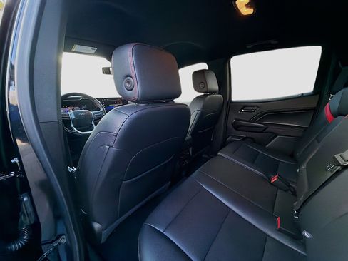 Used 2025 Chevrolet Colorado Z71 w/ Technology Package image 25