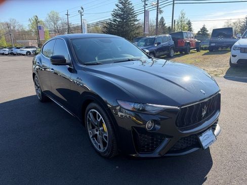 Used 2022 Maserati Levante Modena image 2