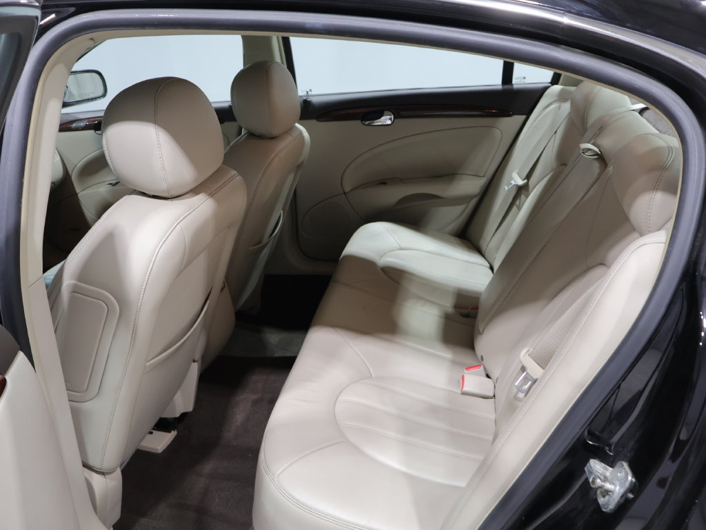 Used 2007 Buick Lucerne CXL w/ Luxury Package FWD image 17