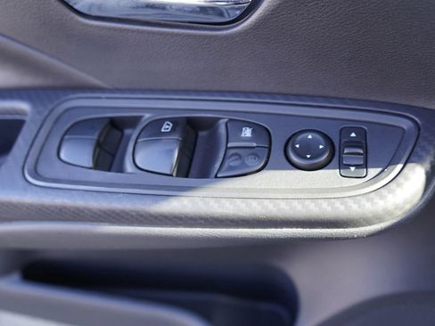 Used 2020 Nissan Versa SV FWD image 13
