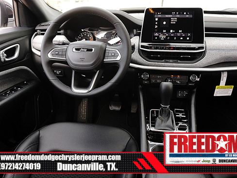 New 2026 Jeep Compass Latitude image 17