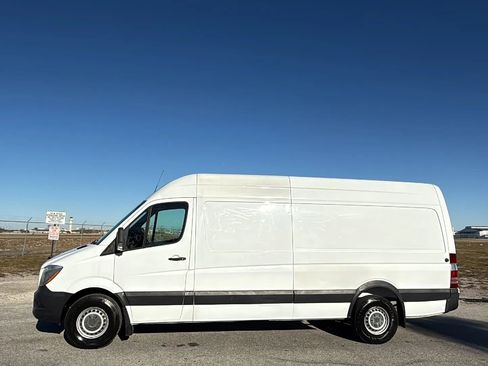 Used 2017 Mercedes-Benz Sprinter 2500 image 2