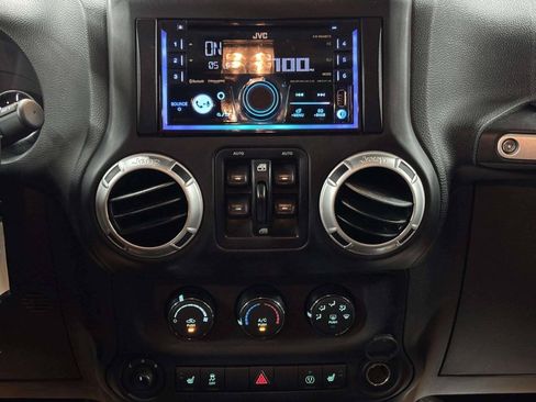 Used 2016 Jeep Wrangler Unlimited Sahara AWD/4WD image 24