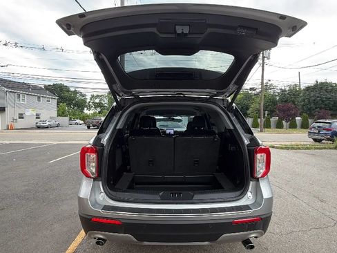 Used 2021 Ford Explorer Limited w/ Equipment Group 301A AWD/4WD image 27